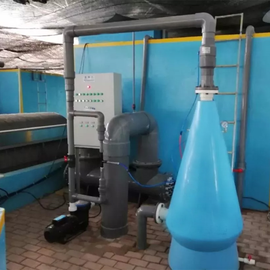 Oxygen generator with cone for fish farm